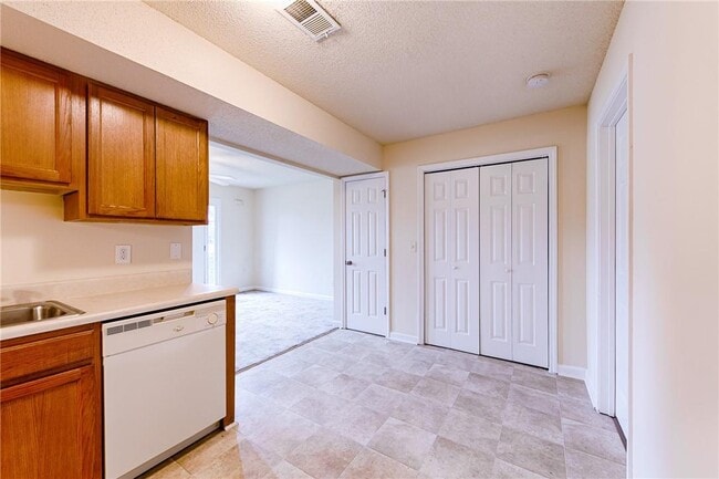 Building Photo - 31 Middlebrook Dr