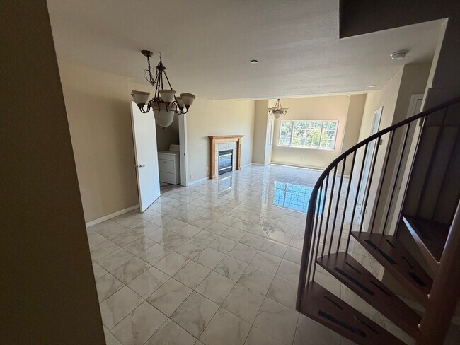 Building Photo - 158 Caldecott Ln