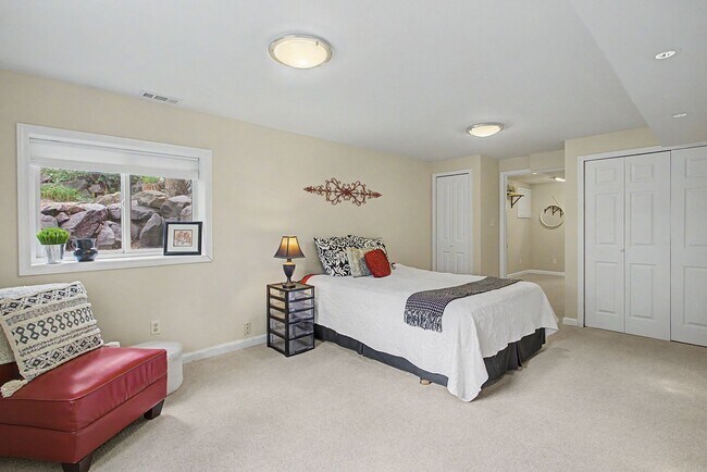 Building Photo - Peaceful Ranch Retreat with 4 Spacious Bedrooms!!