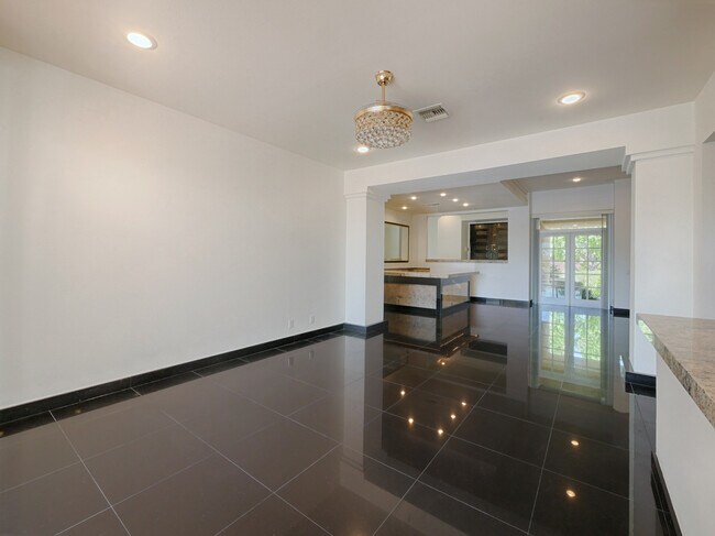 Building Photo - 48600 Shady View Dr