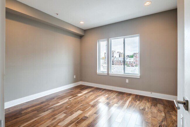Building Photo - Northern Liberties Townhome with Garage