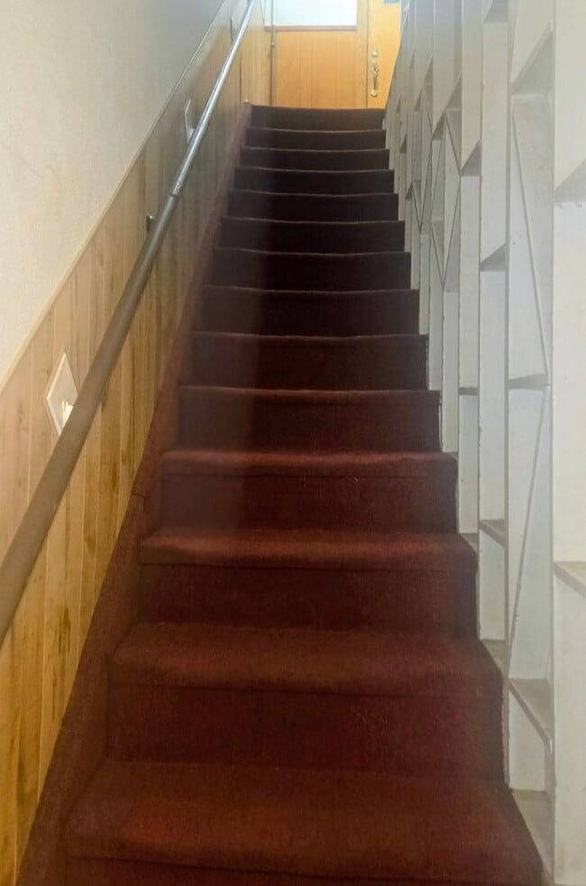 Building Photo - 419 Front St