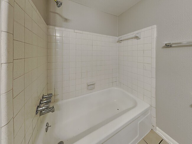 Building Photo - 23123 Bayleaf Dr