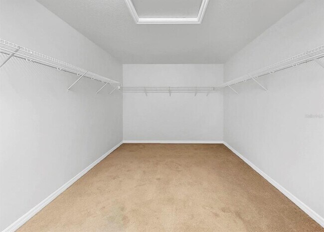 Building Photo - 17423 New Cross Cir