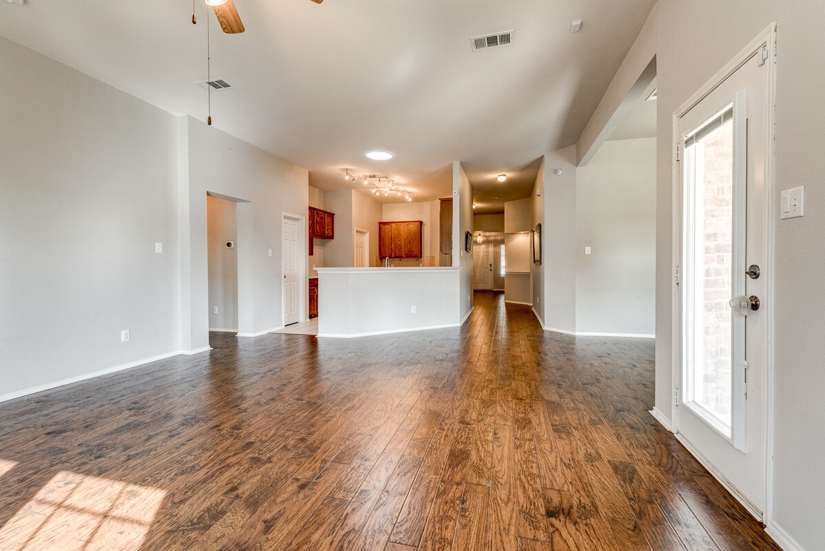 Building Photo - 4844 Grinstein Dr