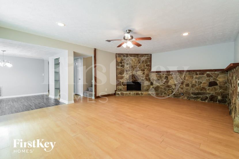 Building Photo - 5515 N Fork Dr SW