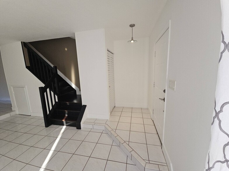 Building Photo - 2925 Belmont Ln