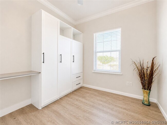 Building Photo - 252 NE Ebbtide Way