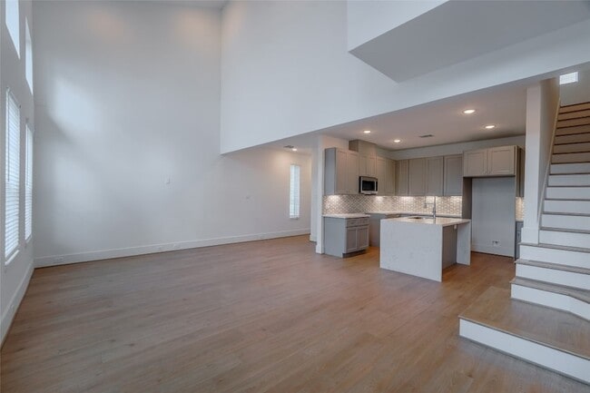 Building Photo - 7609 Victory Reserve St