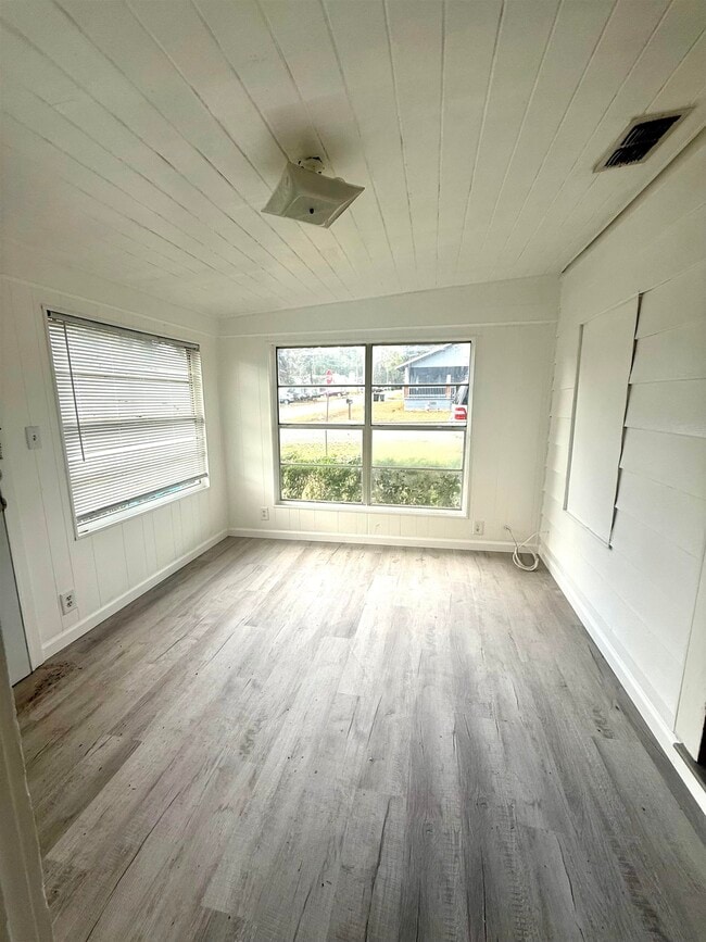 Building Photo - 3417 Laura St