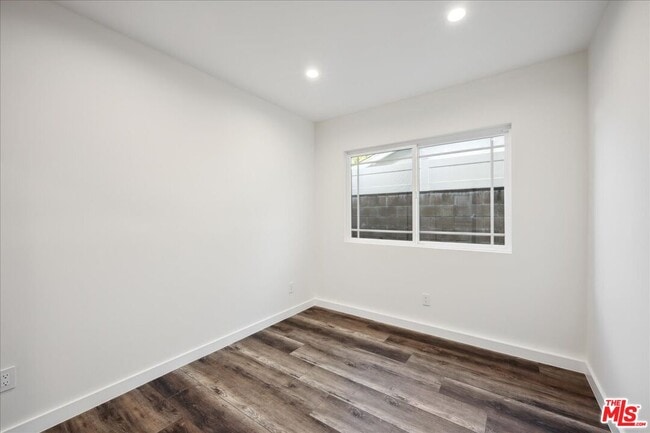 Building Photo - 9728 Kessler Ave