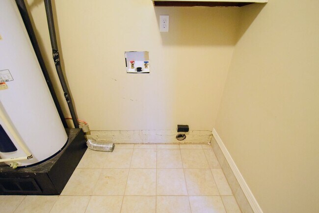 Building Photo - 6604 Bonnie Bell Ln