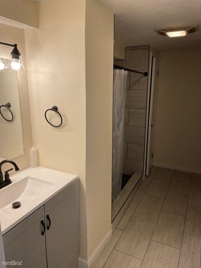 Building Photo - 2 br, 1 bath Condo - 1304 Governor Nicholl...