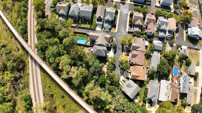 Building Photo - 5245 W Ardmore Ave