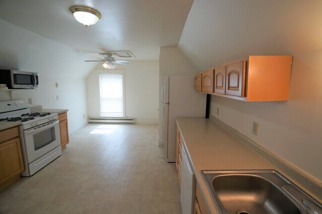 Building Photo - 345 W Doty St