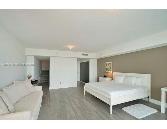 Building Photo - 400 Sunny Isles Blvd