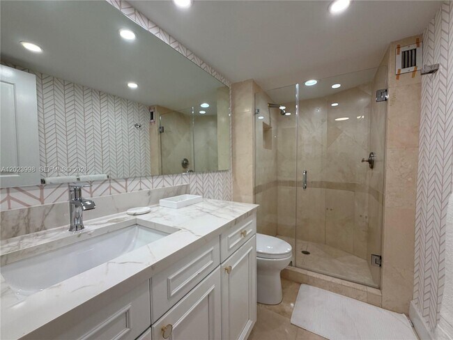 Building Photo - 1111 Crandon Blvd