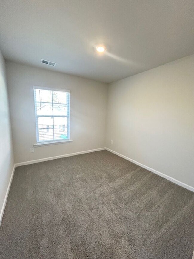 Building Photo - MODERN TOWNHOUSE LIVING IN HARBISON GROVE