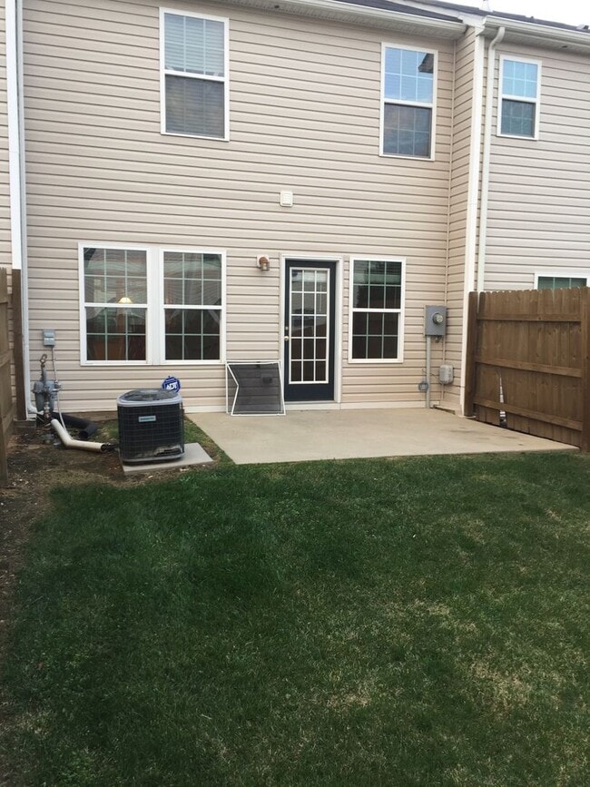 Building Photo - Beautiful Townhouse To Rent in Easter Henrico