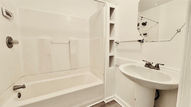 Building Photo - 105 Clear Lake Rd