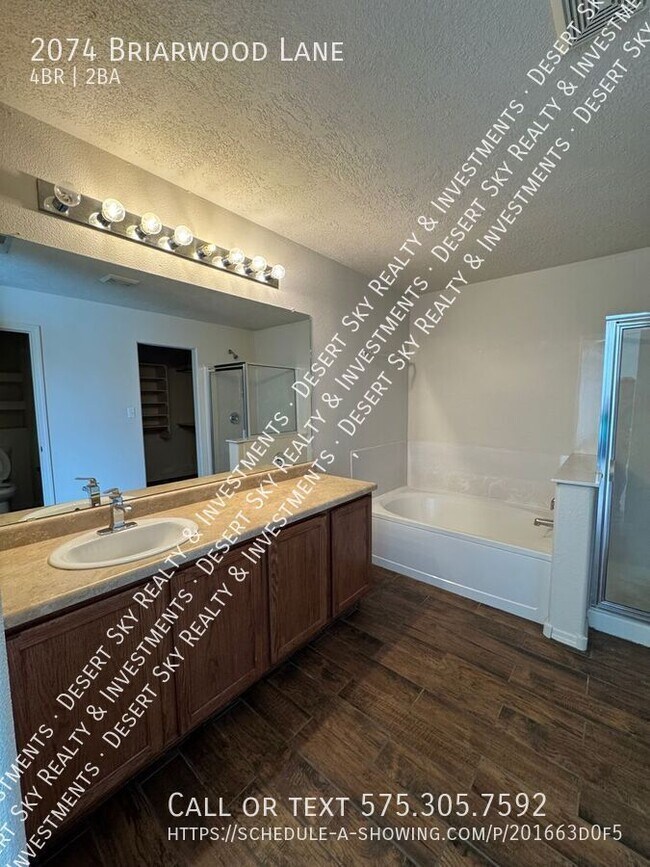 Building Photo - 2074 Briarwood Ln