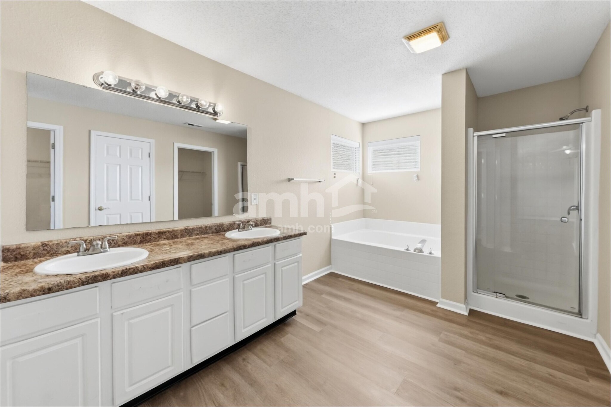 Building Photo - 9718 Treyburn Green Way