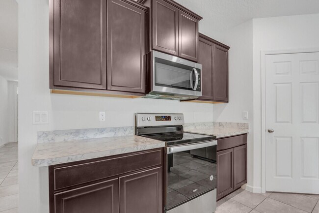 Building Photo - 2550 SE Rock Springs Dr