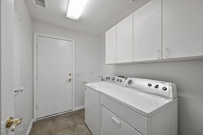 Building Photo - 6401 E Waltann Ln