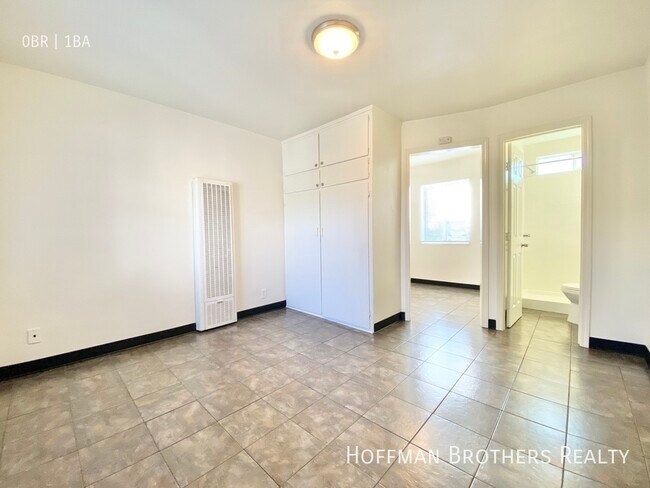 Building Photo - 11425 S Figueroa St