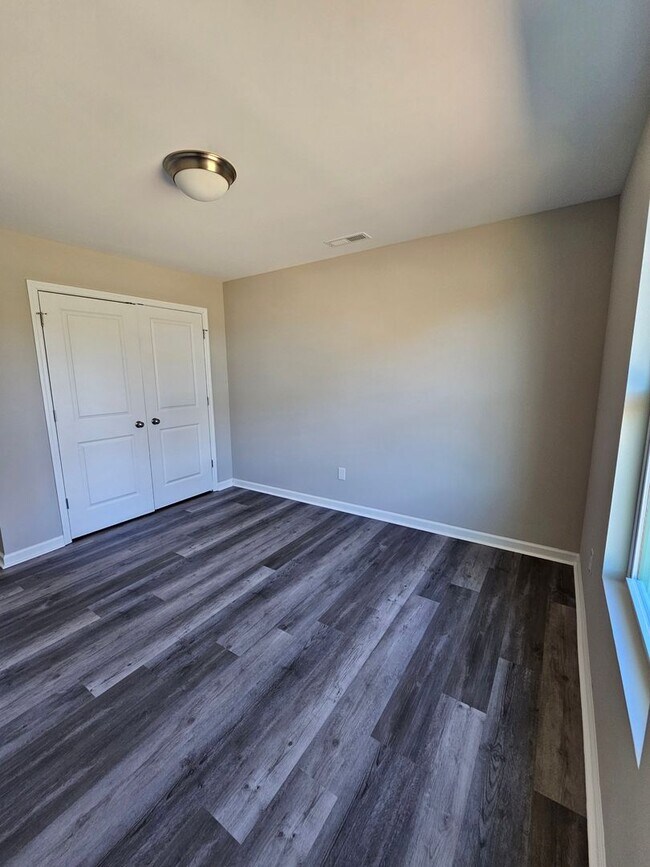 Building Photo - 1st Month Free!!