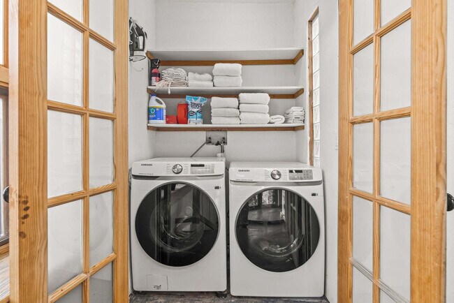 Building Photo - 84 Arcturus Dr