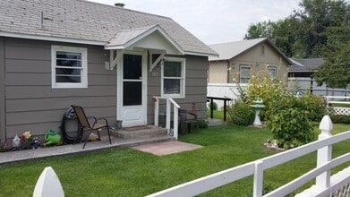 Building Photo - Cozy Home