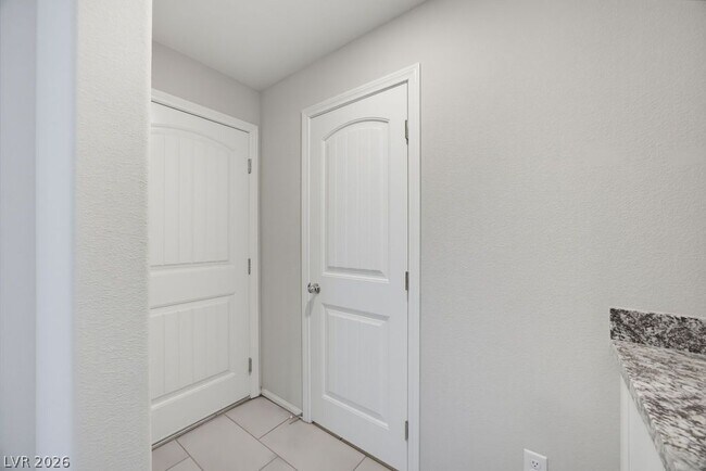 Building Photo - 10661 Sariah Skye Ave