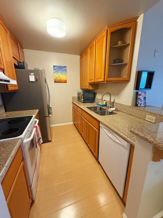 Building Photo - Beautiful 2 Bed/2 Bath Condo for Rent in Mission Verde!