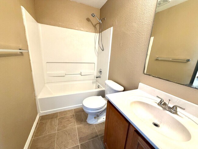 Building Photo - Spacious 3 Bedroom Home with Loft in Bulverde Village