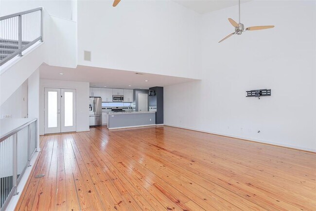 Building Photo - 1303 Arthur St