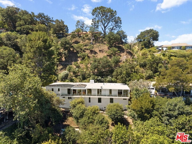 Building Photo - 7819 Torreyson Dr