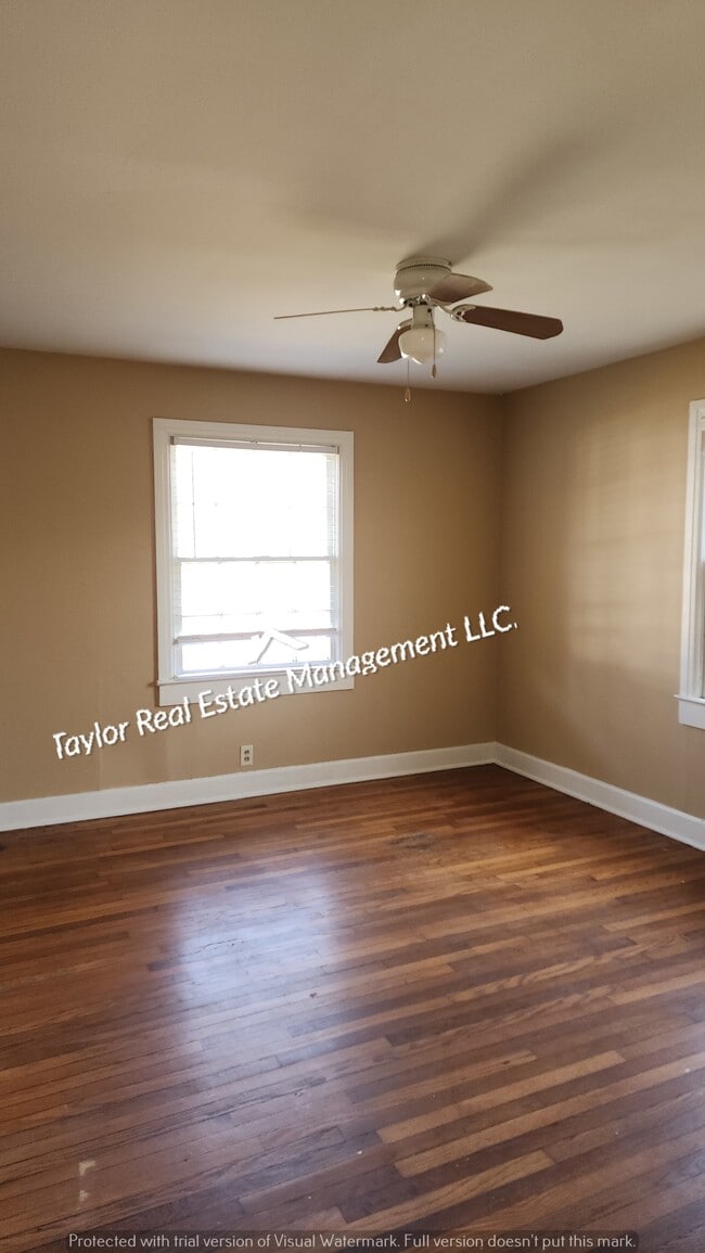 Building Photo - 126 Holt Ave