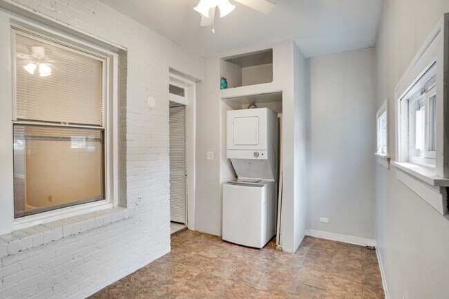 Building Photo - Kingman Park Charming Brick Townhome - Mov...
