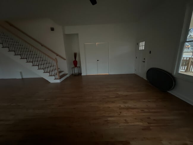 Building Photo - Room in House on Dill Ave SW