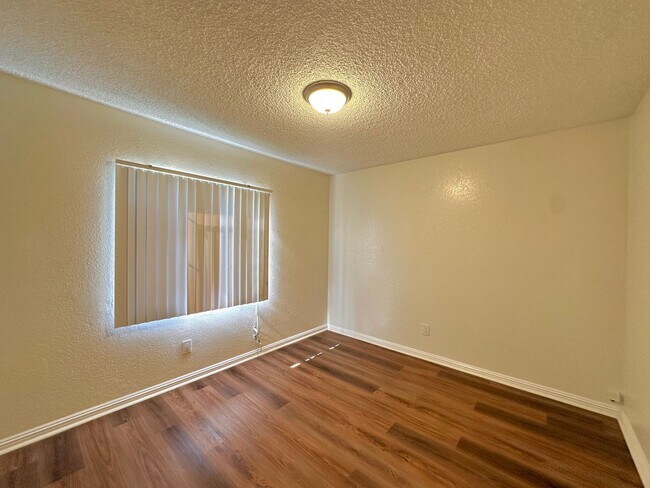 Building Photo - 15Central