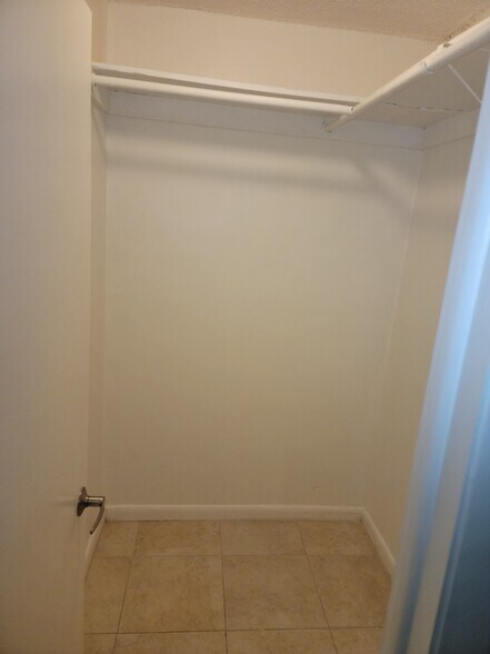 Building Photo - 13455 NE 10th Ave