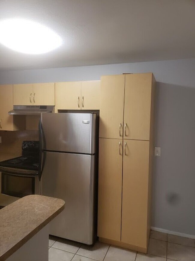 Building Photo - COMING SOON! 1 BED 1 BATH IN THE HEART OF SUNRISE