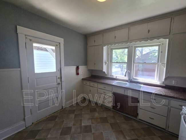 Building Photo - 408 Locust St