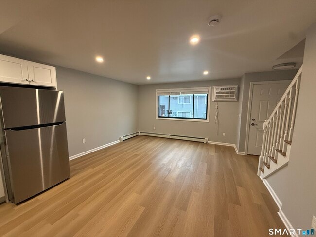 Building Photo - 292 Meridian St