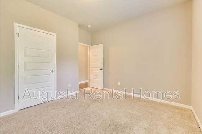 Building Photo - 5054 Vine Ln