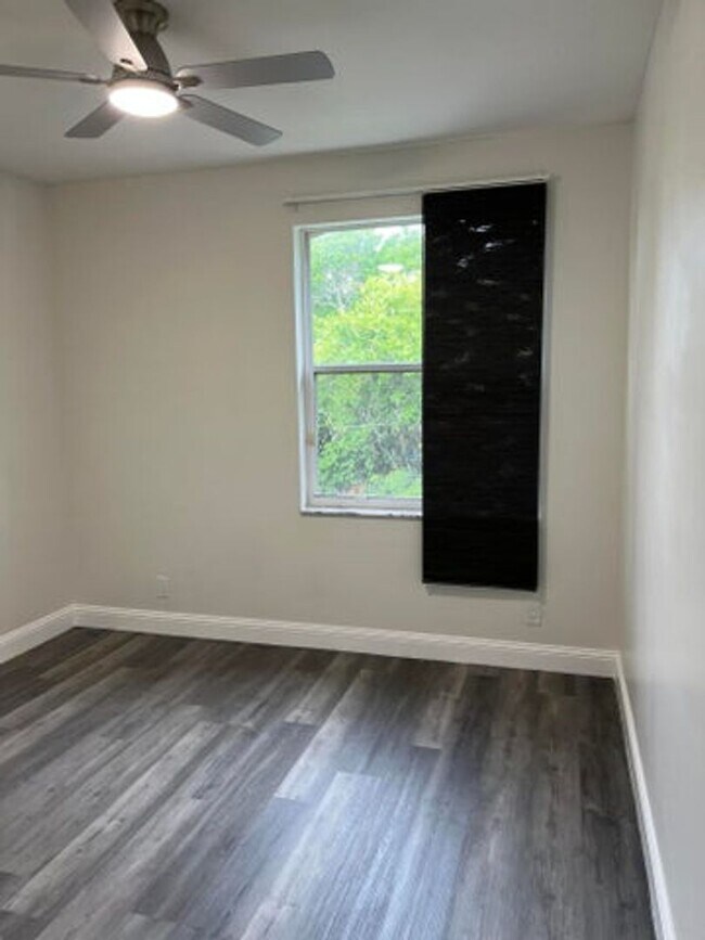 Building Photo - 5076 SW 38th Way