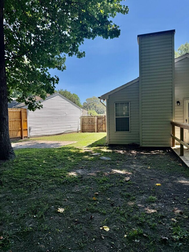 Building Photo - 3BD/2BA Home minutes from Dam Neck/Oceana Bases! Updated Throughout! Attached One Car Garage!