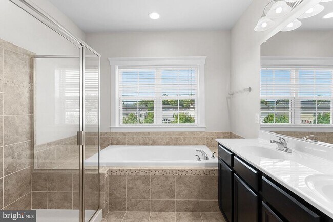 Building Photo - 207 Miles Hawk Terrace