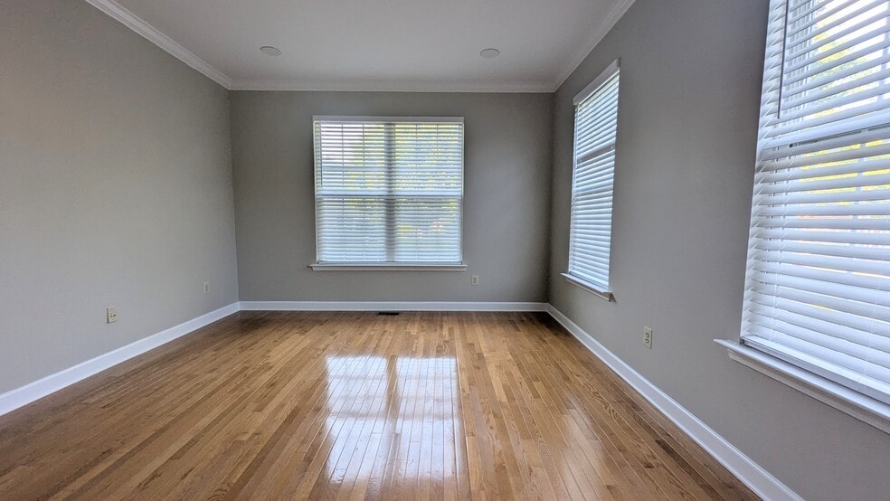Building Photo - 441 Nottingham Ln